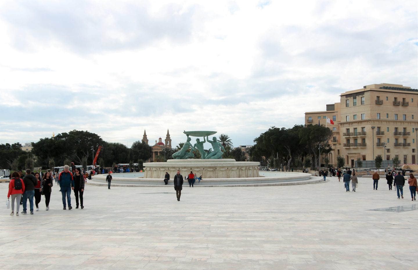 Nagelneue Pjazza beim Triton Brunnen in Valetta