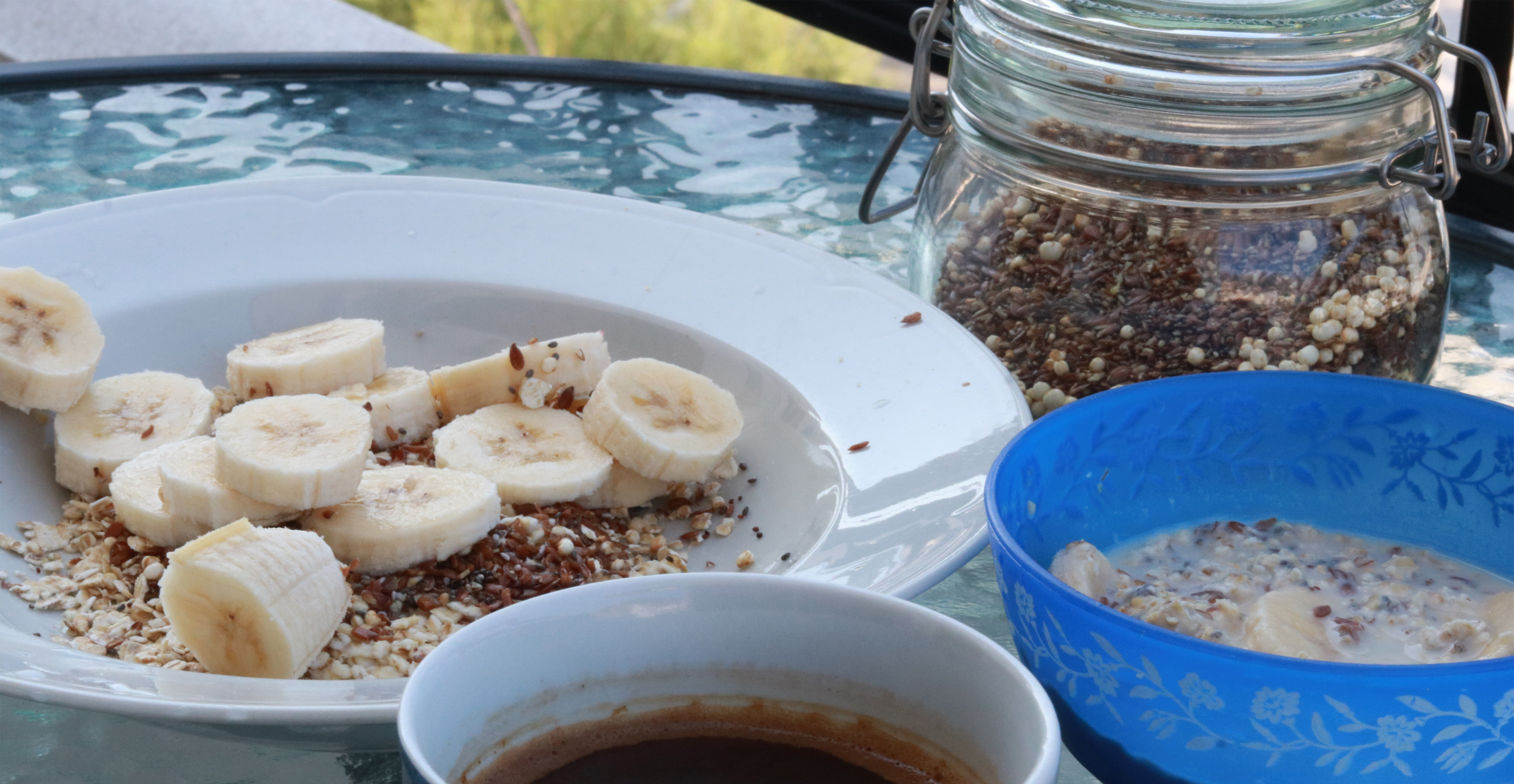 Frühstück auf Fourni - Müsli aus Österreich mitgebracht mit Sojadrink aus Samos