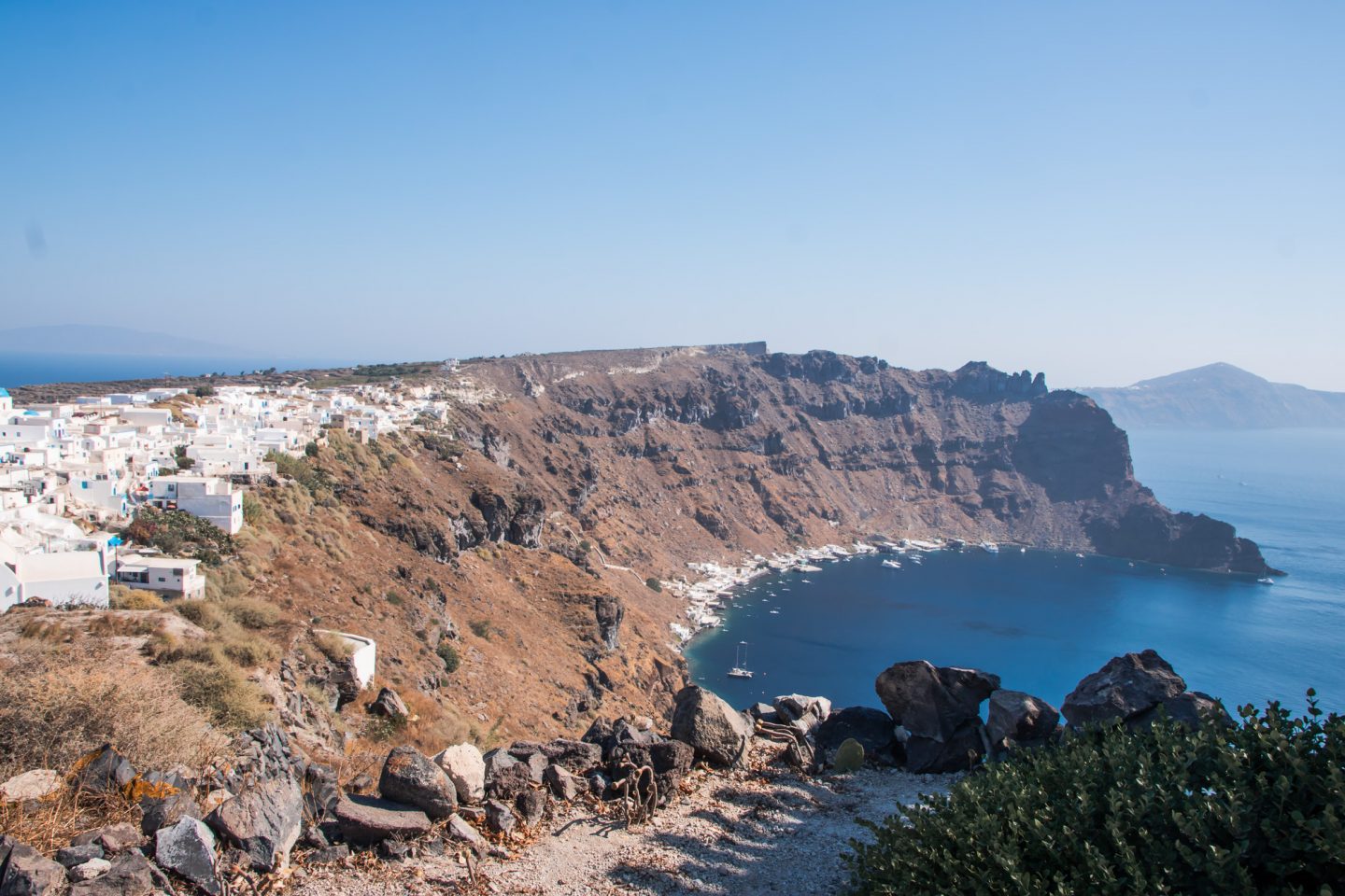 Thirassia - Blick von Zacharos Studios nach Manolas und Korfos