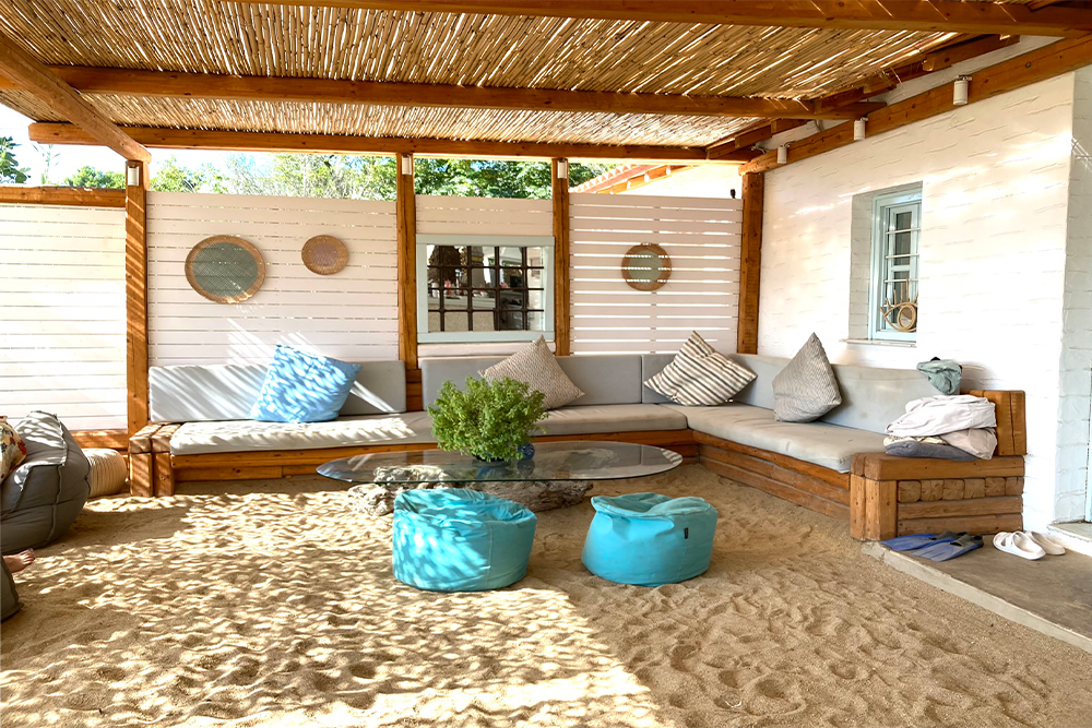 Gemütliche Beach Bar auf Skiathos, Insel in den Nördlichen Sporaden